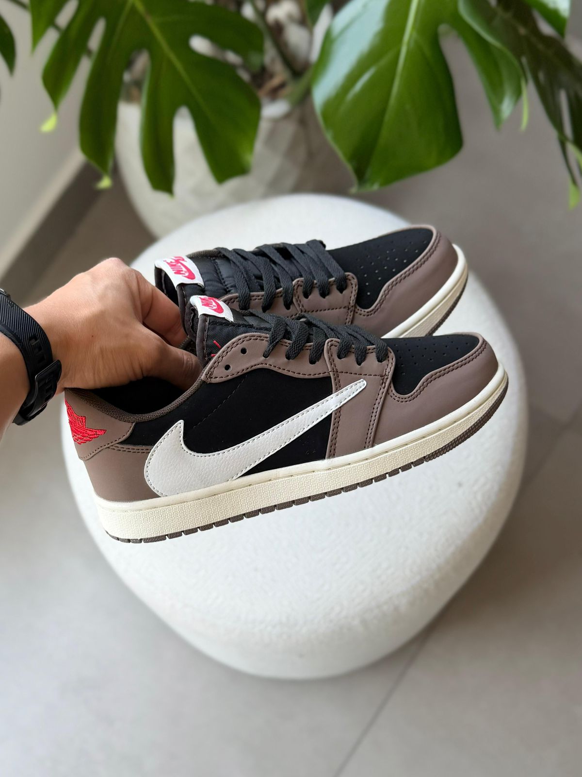 NIKE JORDAN TRAVIS SCOTT