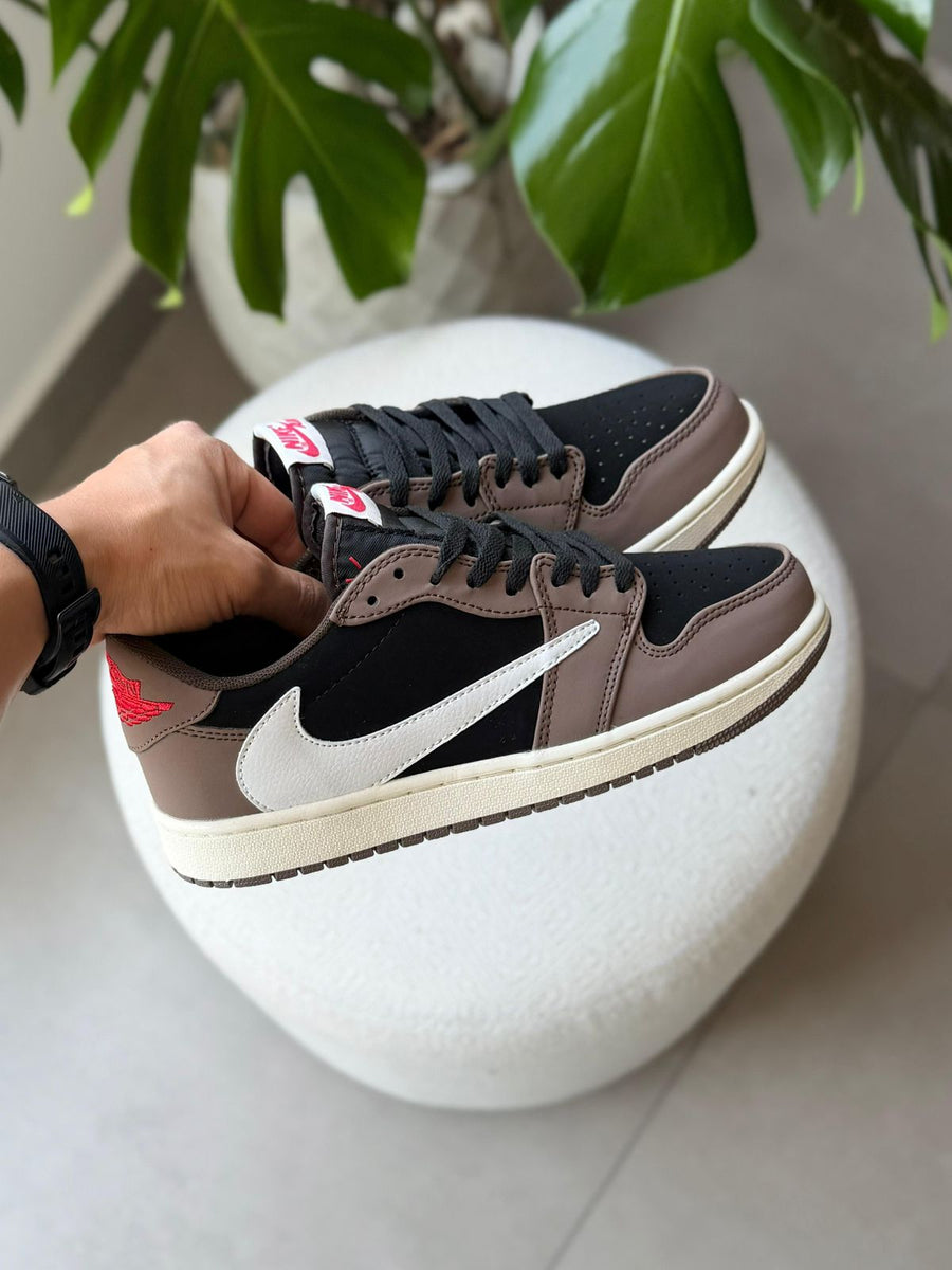 NIKE JORDAN TRAVIS SCOTT