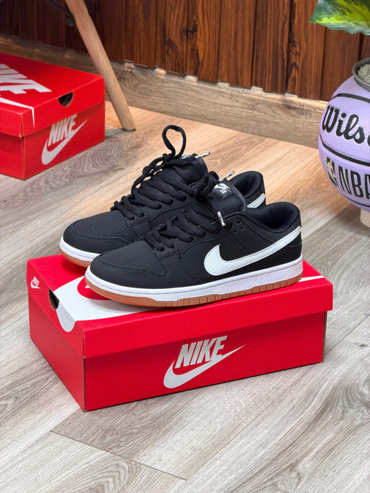 NIKE DUNK NEGRO SUELA MARRON