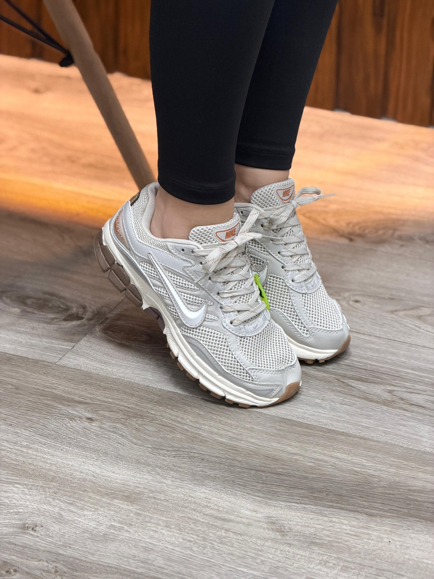 NIKE VOMERO