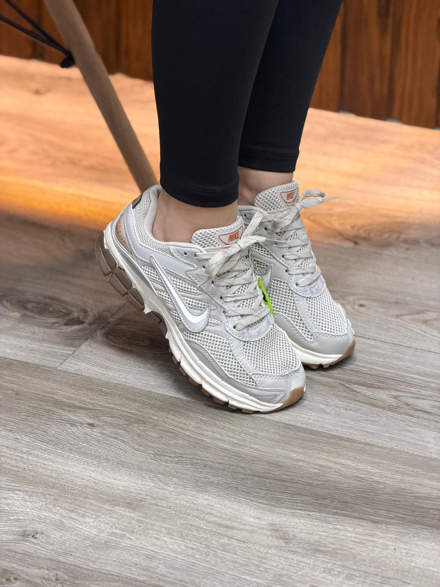 NIKE VOMERO