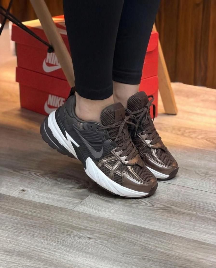 NIKE V2K DAMA CAFE