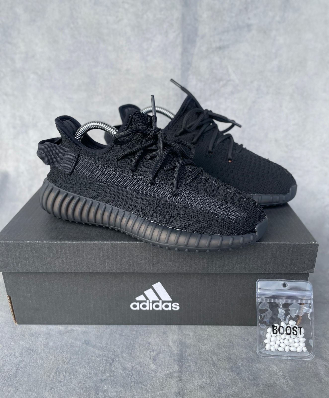 ADIDAS YEEZY 350 NEGRO