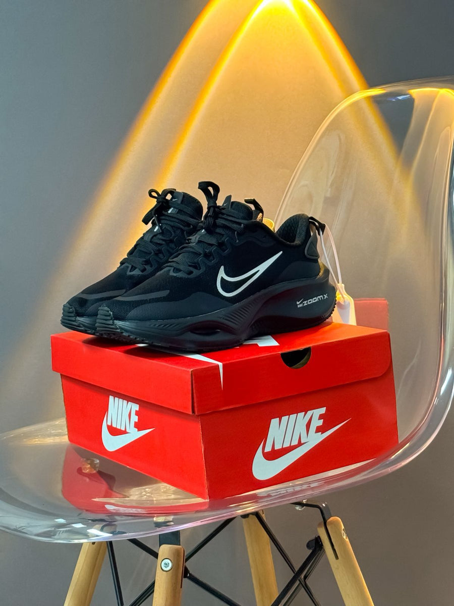 NIKE RUNNING ZOOM NEGRO