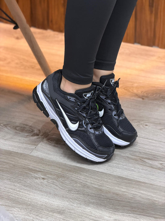 NIKE VOMERO NEGRO