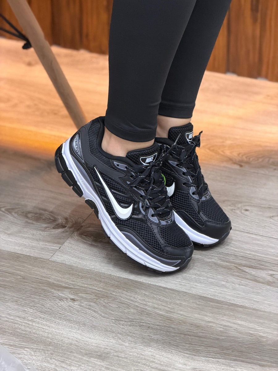 NIKE VOMERO NEGRO